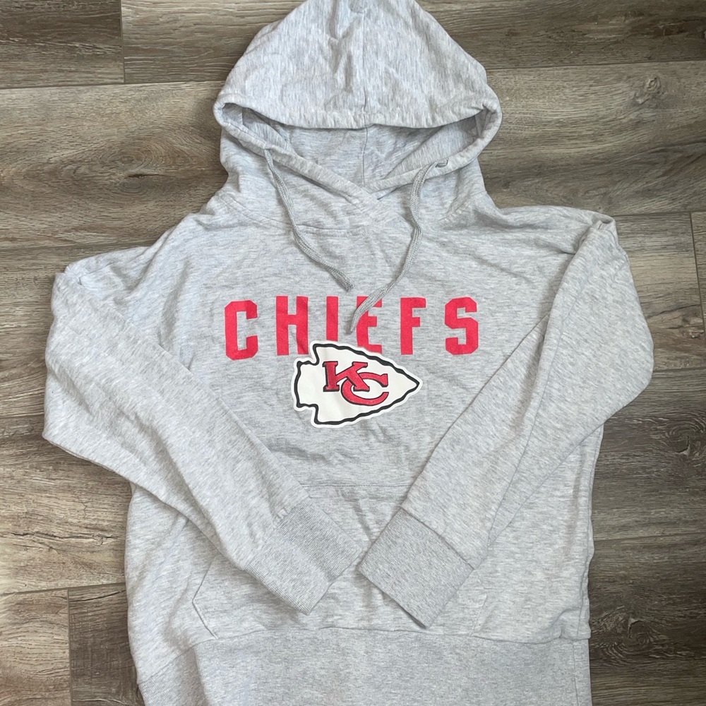 small gray chiefs hoodie
